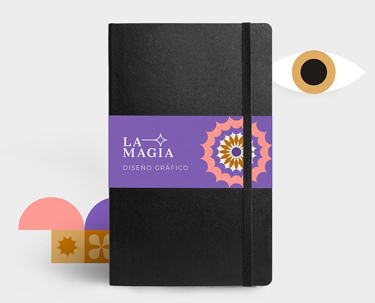 Una agenda con el logotipo de La Magia y elementos ilustrados abstractos alrededor (formas geométricas y un ojo). Portada del artículo "cómo organizar tu tiempo en el trabajo"